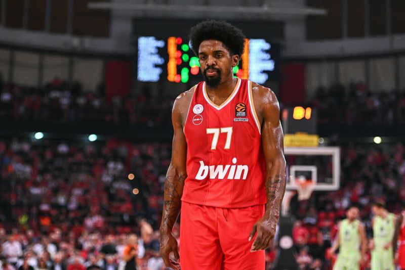 Čempionu tapęs „Olympiacos“ gynėjas persigalvojo dėl karjeros pabaigos