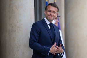 E. Macronas pasiuntė žinutę D. Trumpui: „Tiesiog tikiuosi, kad tai virs veiksmais“