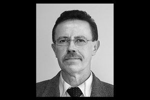 Mirė fizikos profesorius R. Gadonas