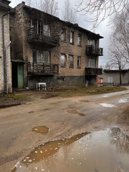 Tai ne karo nuniokotos šalies, o Lietuvos vaizdai: apgriuvusiame daugiabutyje gyvena žmonės