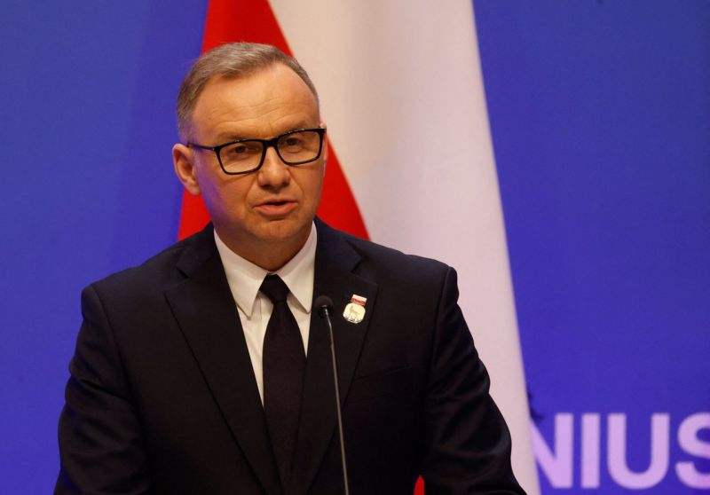 Andrzejus Duda sako su Donaldu Trumpu aptaręs saugumą, išlaidas gynybai