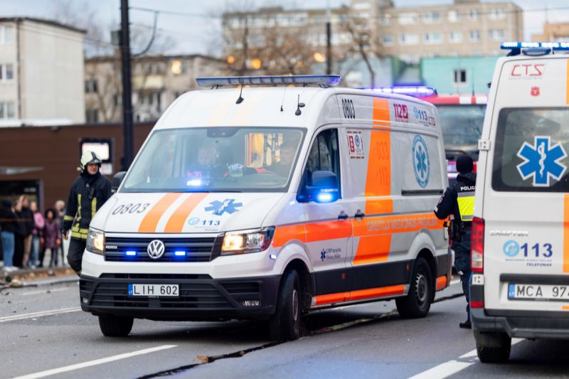 Vilniuje susidūrė 3 automobiliai: sužeistas žmogus, sutrikdytas eismas