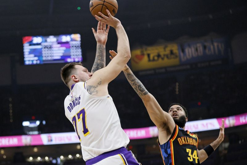 „Lakers“ nepaliko vilčių NBA lyderiams