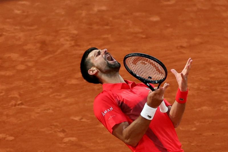 Sinneris ir Alcarazas susitiks „Roland Garros“ finale po įspūdingos pergalės prieš Djokovičių