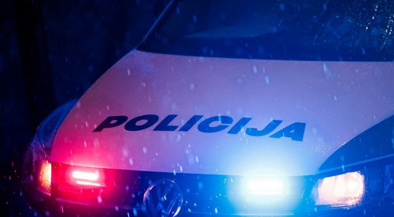 Kėdainiuose asmuo į pistoletą panašiu daiktu grasino vyrui