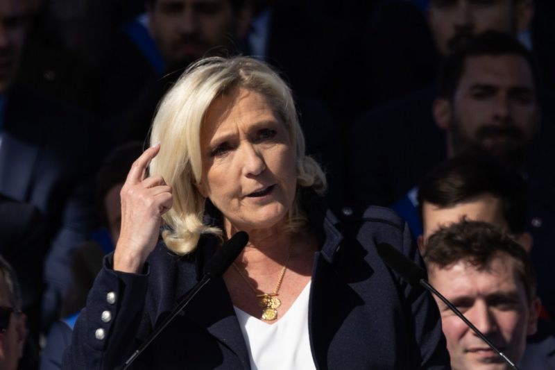 Prancūzijoje sulaikytas vyras, grasinęs M. Le Pen nuteisusiai teisėjai