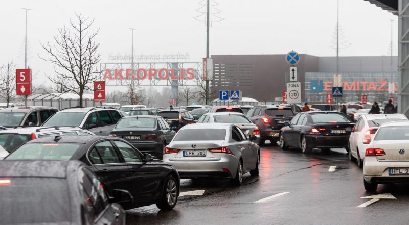 Lietuvoje vėl leidžiama vairuoti automobilius su vasarinėmis padangomis