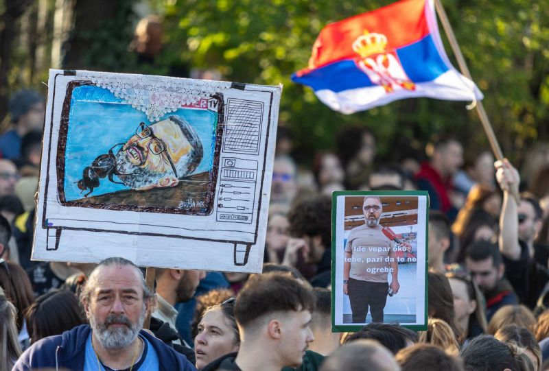 RSF smerkia ES neveiklumą dėl pažeidžiamų Serbijos žurnalistų teisių