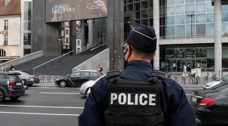 Prancūzijoje planavo teroro išpuolį: policija sulaikė 3 įtariamuosius