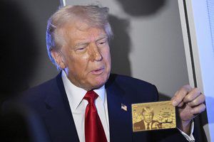 D. Trumpas pristatė į JAV atvykstantiems turtingiems imigrantams skirtą „Auksinę kortelę“