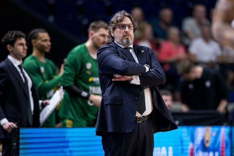 Trinchieri neištvėrė – po gauto klausimo rėžė žurnalistui ir nutraukė spaudos konferenciją