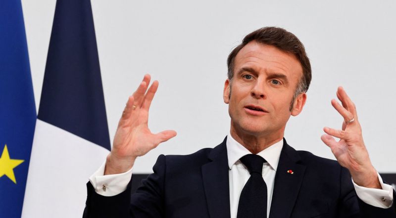 Macronas ragina imtis griežtų veiksmų, jei Rusija ir toliau vilkins taikos derybas