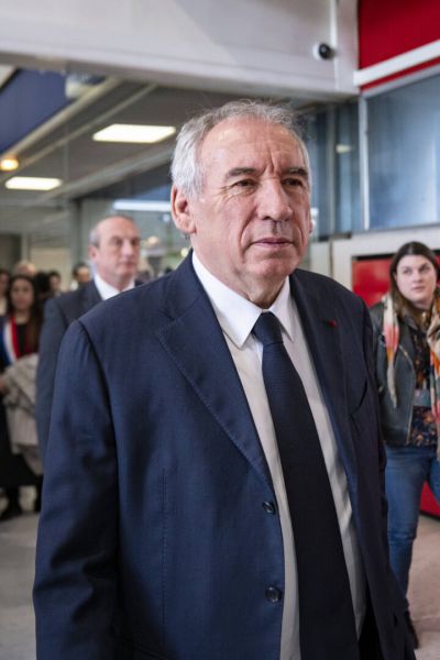 Prancūzų premjeras: D. Trumpo išreikšta parama M. le Pen yra kišimasis