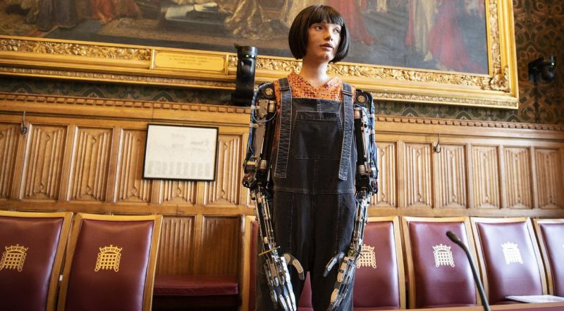 Dirbtinio intelekto robotai, nesivaikantys pinigų ar valdžios: kas, jei jie pakeistų politikus?