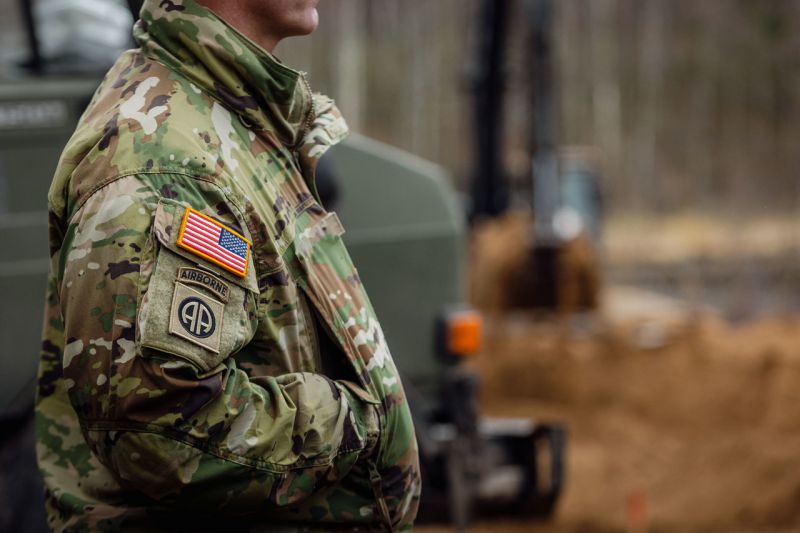 Kol šimtai ieškojo JAV karių, sąmokslų ieškotojai „rado“ esą įvestą karo padėtį