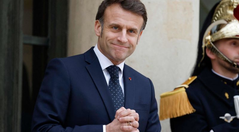 Macronas paragino Rusiją Ukrainos atžvilgiu atsisakyti „vilkinimo taktikos“