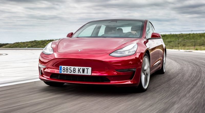 Naudotos „Tesla“ JAV per metus atpigo 7 proc., JK – 15 proc.