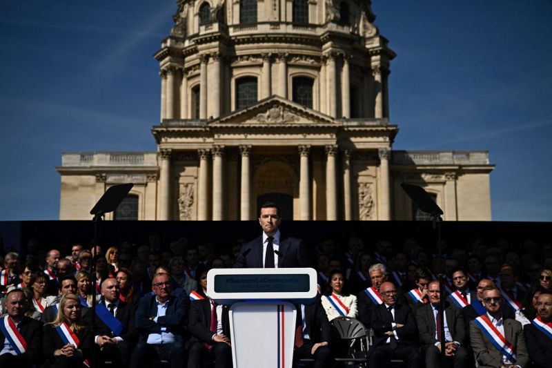 J. Bardella per protestą Paryžiuje sakė, kad M. Le Pen buvo neteisingai nuteista