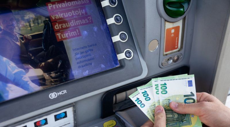 Gyventojų pinigai pensijoms: bankas paima, bet slepia, kiek jų yra?