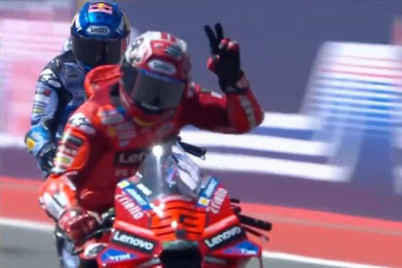 5 iš 5: vos nekritęs Marcas Marquezas pratęsė idealų startą, praėjusių metų „MotoGP“ čempionas vėl nestartavo