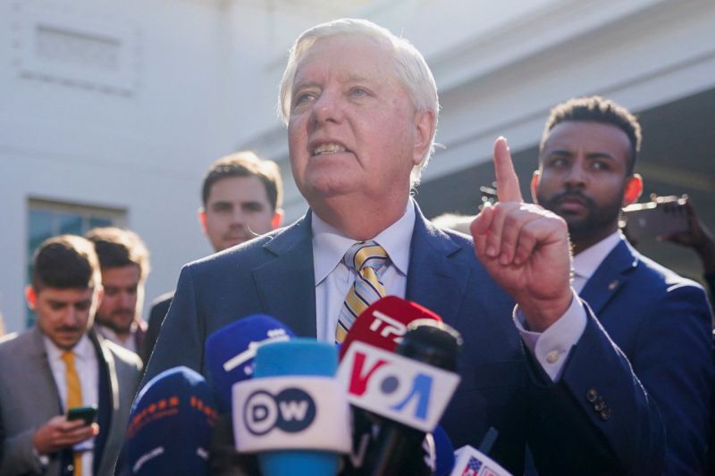 „Nenori griežtų sankcijų Rusijai“: Baltieji rūmai slapta spaudžia senatorių Lindsey Grahamą