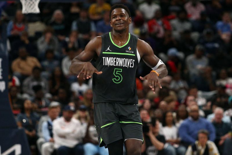 Rekordinį kėlinį sužaidusi „Timberwolves“ įsirašė svarbią pergalę